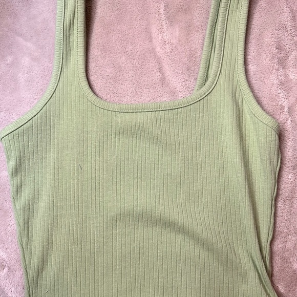 Green crop top - Picture 3 of 3